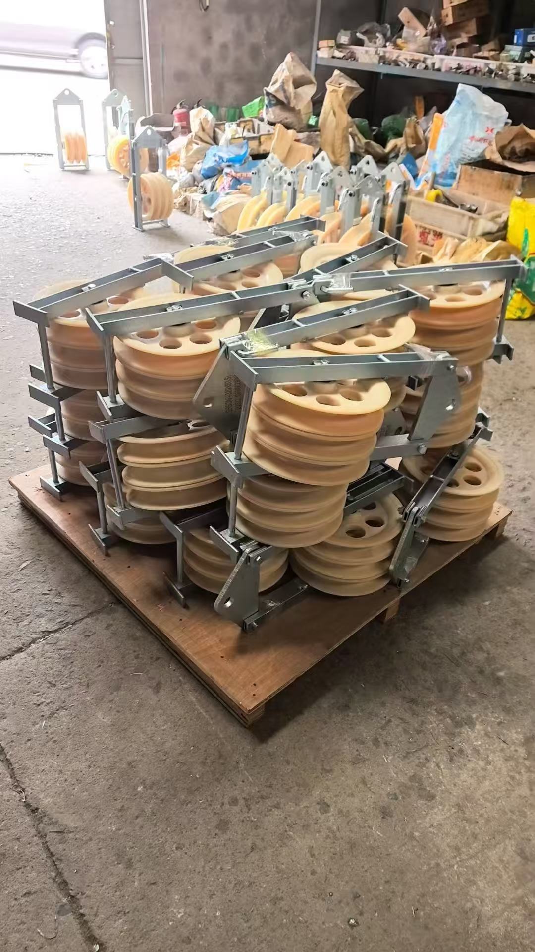 Laatste bedrijfsblogs Hoe de juiste anti-torsie stalen kabel te kiezen voor transmissielijnprojecten