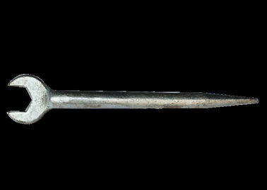kopen De hulpmiddelen van de bouwvakkerholding kiezen het materiaal van het de Legeringsstaal van de Open eindmoersleutel uit online manufacture