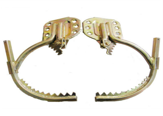 De houten Hulpmiddelen van de de Klimmersveiligheid van Staalpool voor post en telefoonlijn