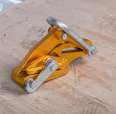 Aluminiumlegeringsclamp voor 25-70 mm2 geleiders met 7 KN nominale belasting