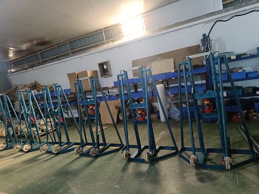 5 Ton hydraulische kabeltrommelkrik met een zeer sterk stalen frame en verstelbaar hoogteontwerp voor het heffen van zware stroomkabelhaspels