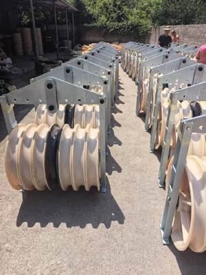 508 ‰ 916 mm Grote diameter 20 ‰ 150 kN Nominale belasting 7 balken MC Nylon stringing blokken voor het trekken van de kabel van de overbrengingslijn